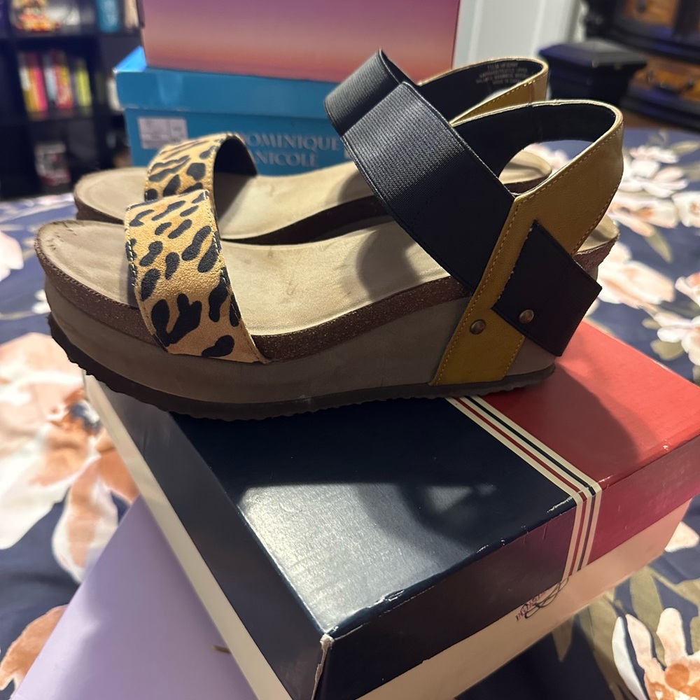 Stylish Leopard Print Sandals with Black and Tan Accents